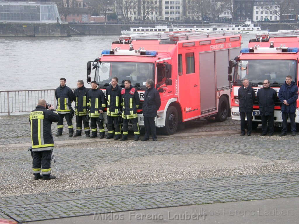 Neue LF`s fuer Koeln Uebergabe in Koeln Deutz an den Wachen  P040.JPG
